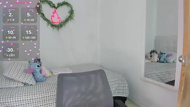 Brithanycullen online show from April 13, 2:29 pm