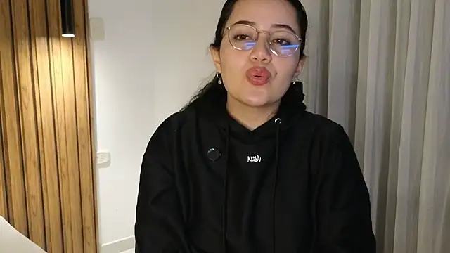 Snapshot of Isa_1207 chatting on October 2, 12:59 am Isa 1207 online show from October 2, 12:59 am