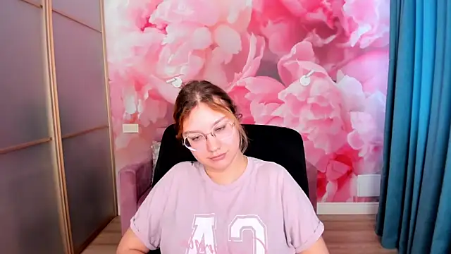 AngelinaLow online show from March 6, 12:44 pm