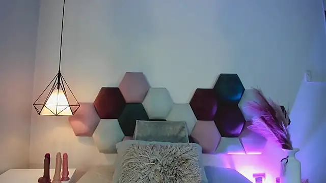 BeckyVidal online show from November 18, 6:09 pm