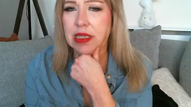 MissHoneyPenny online show from April 24, 12:41 pm