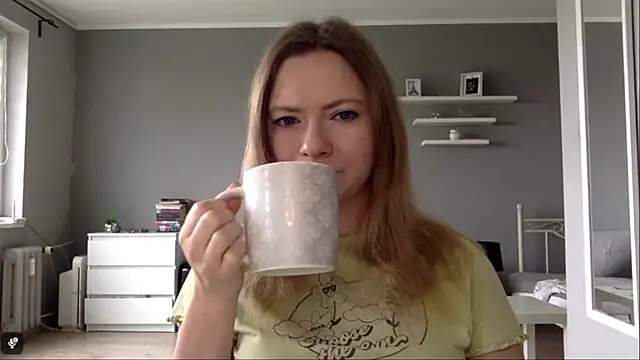 Snapshot of MillieShow chatting on October 7, 7:24 am MillieShow online show from October 7, 7:24 am