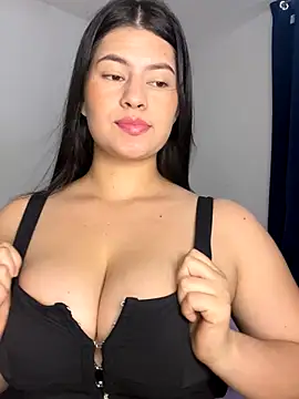 Saanvi21 online show from November 10, 1:06 pm