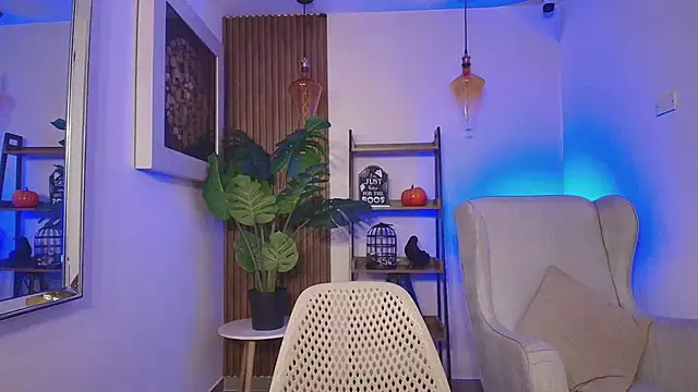 Coral Lise online show from October 18, 1:47 pm