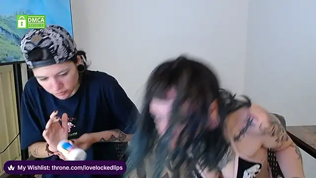 lovelockedlips online show from March 13, 6:42 pm