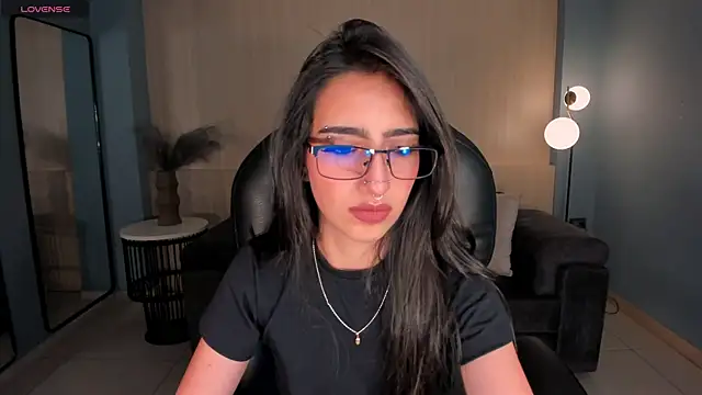 Snapshot of LarisaSmirnov chatting on October 18, 5:10 am LarisaSmirnov online show from October 18, 5:10 am