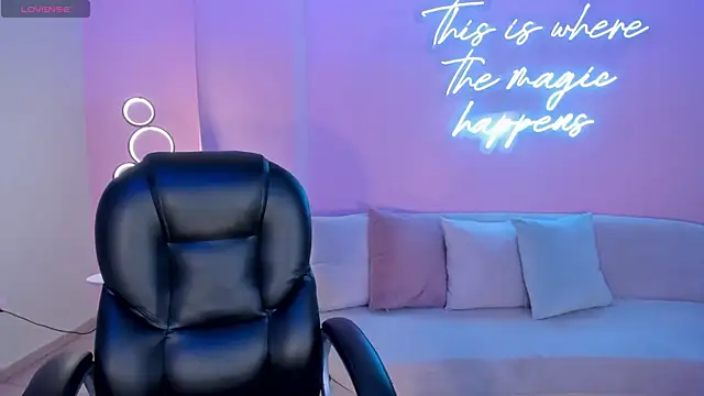 LarisaSmirnov online show from November 18, 3:29 am