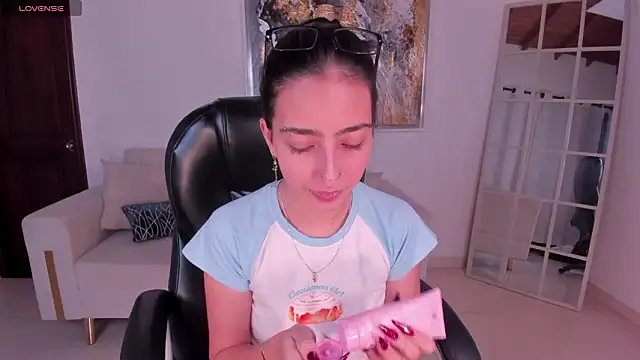 LarisaSmirnov online show from February 2, 5:28 am