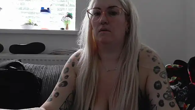 Sizzling Indie36 online show from October 12, 9:23 am