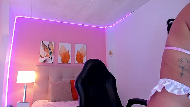 Molly h0t online show from February 8, 1:15 pm