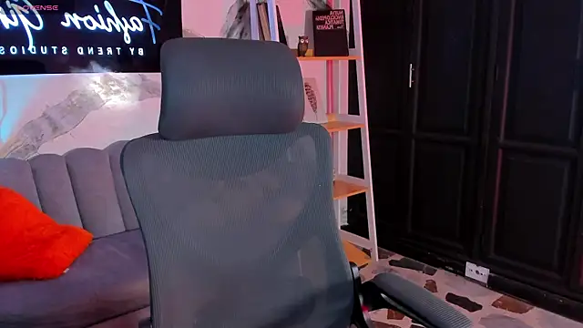 AliceStevens  online show from January 17, 1:29 pm