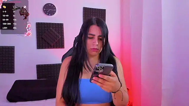 Snapshot of hannarusso chatting on October 17, 12:14 am hannarusso online show from October 17, 12:14 am