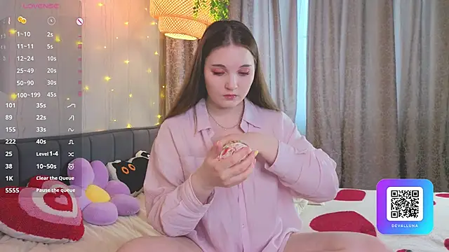 ConstanceHelms online show from April 20, 5:10 am