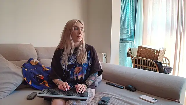 tattoobbgirl online show from April 22, 2:14 pm