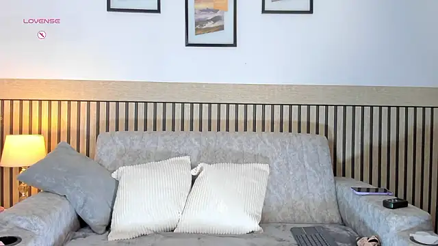 hanna mils online show from March 21, 8:19 am