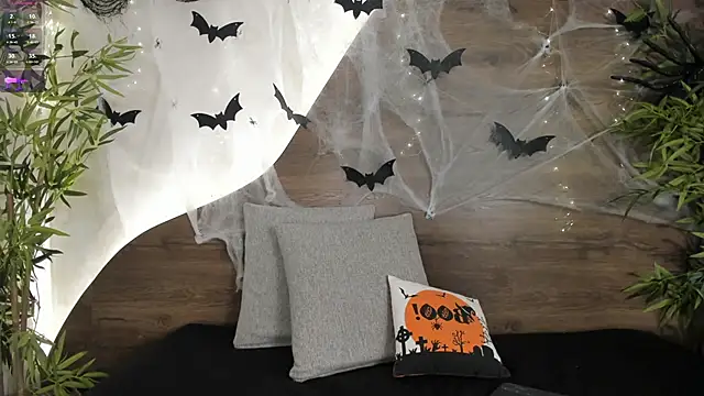 mia lacy  online show from November 1, 7:40 pm