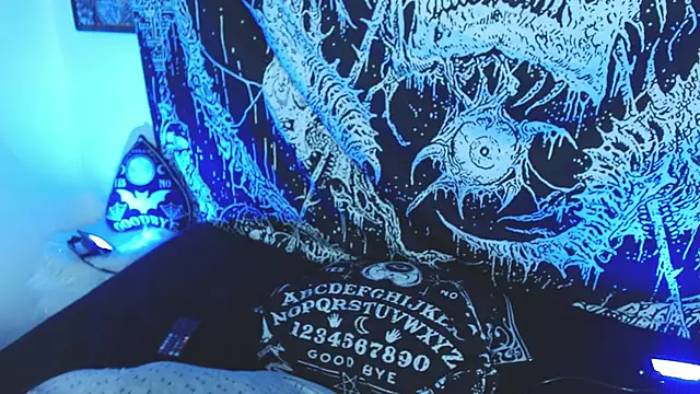 mikaskullcs online show from April 15, 6:19 pm