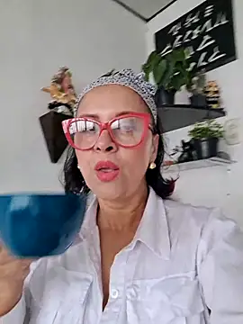 Amadamilf1980 online show from September 18, 9:02 pm