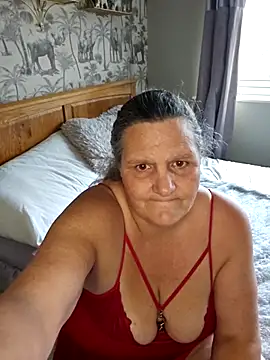 MissQueenBeex online show from October 26, 12:00 pm