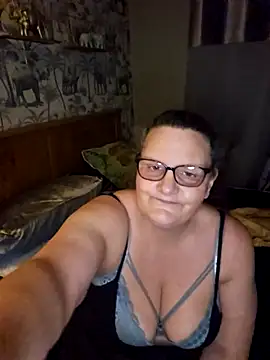 MissQueenBeex online show from March 25, 6:55 pm