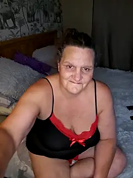 MissQueenBeex online show from October 11, 6:10 pm