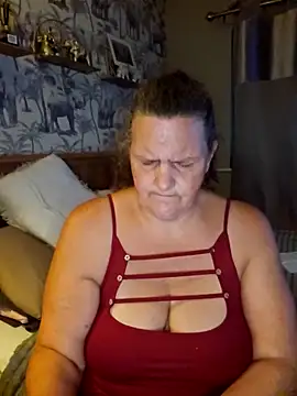 MissQueenBeex online show from September 8, 7:13 pm