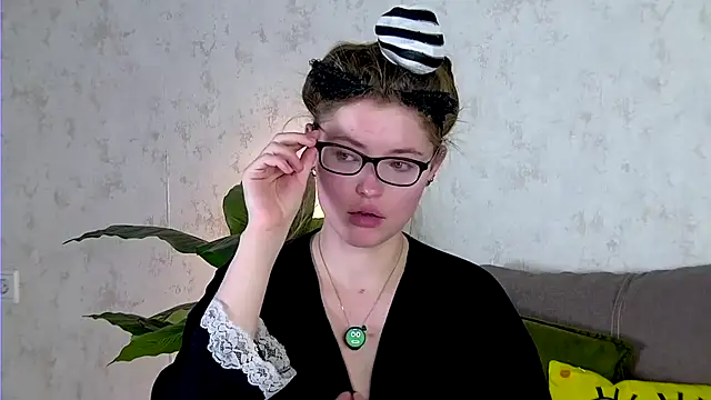 Snapshot of AshleyD_ chatting on October 18, 3:20 am AshleyD online show from October 18, 3:20 am