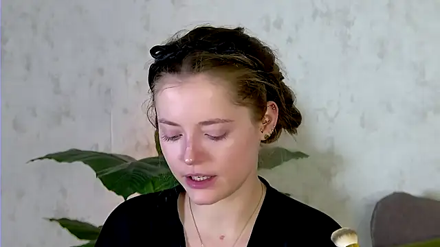 AshleyD  online show from December 5, 1:34 pm