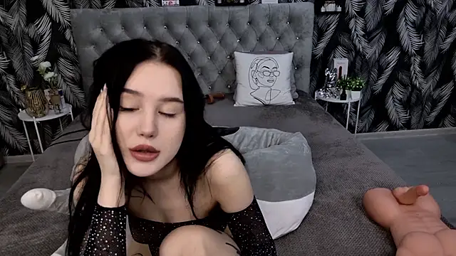 CarolineTenders online show from December 4, 1:41 am