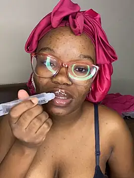 YummyMelanin117 online show from April 19, 4:40 pm