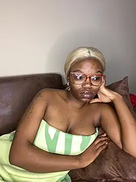 YummyMelanin117 online show from February 23, 10:20 pm