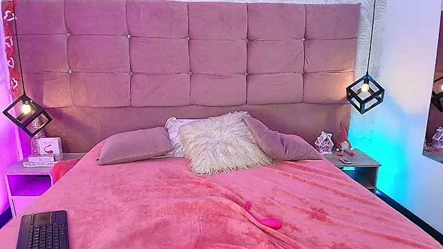 Jenna-Mitchell online show from December 22, 4:04 am