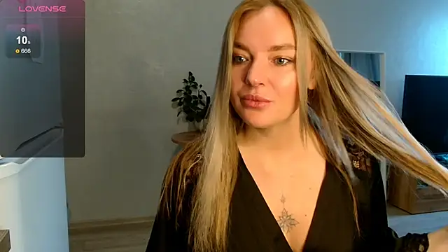 Snapshot of Eva___forever chatting on October 15, 1:19 am Eva   forever online show from October 15, 1:19 am
