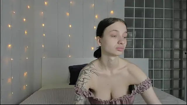 Chatty Alice online show from November 4, 1:32 am