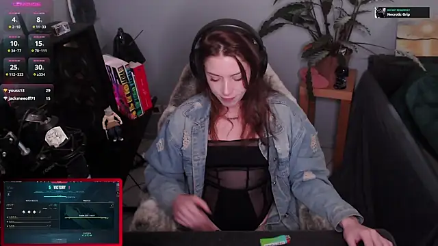 Horny Makima online show from November 27, 11:46 am