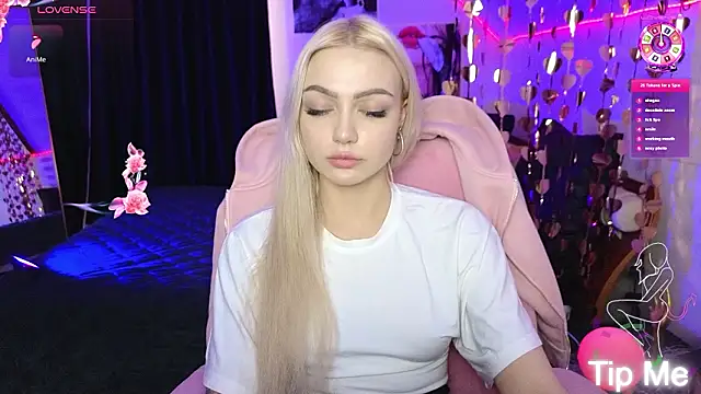 LinaLirian online show from March 24, 2:44 pm