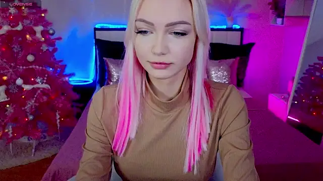 LinaLirian online show from December 19, 8:01 pm