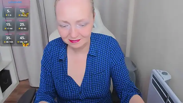 Snapshot of Karen_Villis chatting on October 27, 12:44 pm Karen Villis online show from October 27, 12:44 pm