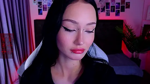Snapshot of _holly_berry_ chatting on September 13, 1:57 am holly berry online show from September 13, 1:57 am