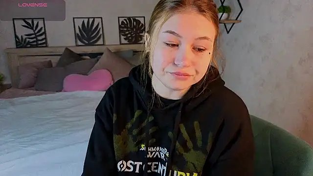 Christine Wallker online show from September 30, 1:22 am