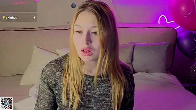 Christine Wallker online show from October 6, 1:11 am