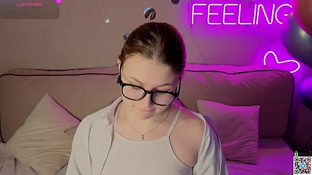 Christine Wallker online show from October 7, 1:21 am