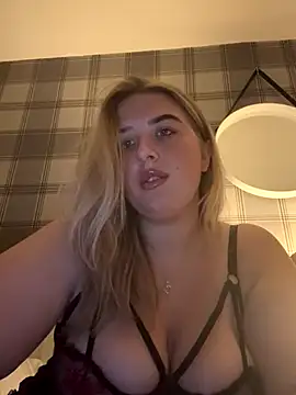 CutieCurvyGirlxo online show from October 11, 12:04 am