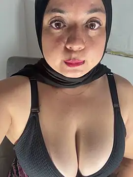 bluum online show from March 7, 3:13 am