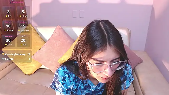 Snapshot of alesiamoore chatting on October 2, 2:33 pm alesiamoore online show from October 2, 2:33 pm