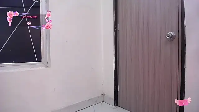 EmmaJhomson online show from October 27, 8:14 pm