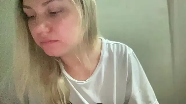 Snapshot of MonicaSweett chatting on October 13, 9:28 pm MonicaSweett online show from October 13, 9:28 pm