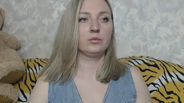 hotsteacher online show from June 25, 9:27 pm