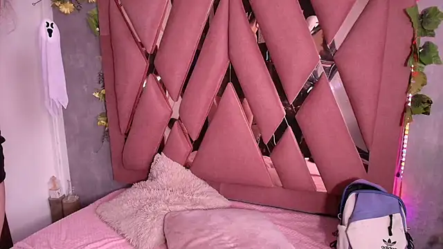 viollettaa  online show from October 17, 7:28 pm