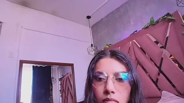 viollettaa  online show from September 16, 7:55 pm